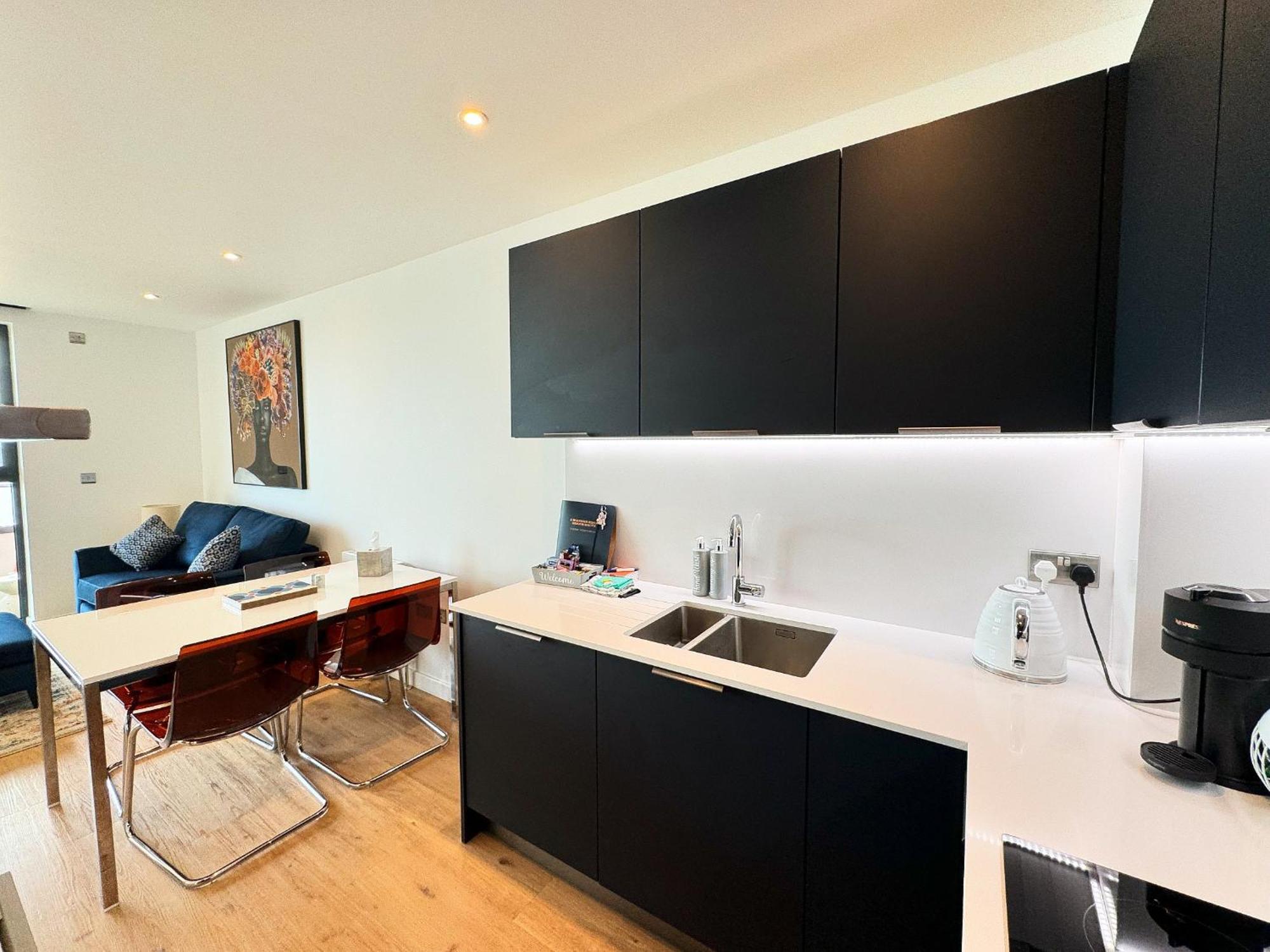 Stunning Beach Front Apartment With Sea Views, Free Parking & Balcony Ramsgate Exterior photo